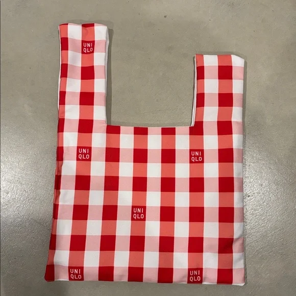 UNIQLO Limited Edition Red & White Checkered Mini Knot Bag & Reusable Bottle - Picture 4 of 9